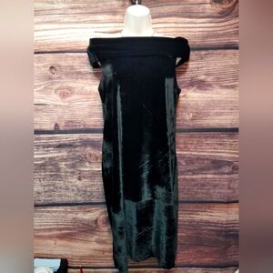 Antistar Elegant Black Velvet Off-Shoulder Dress Size Large! In New Condition.
